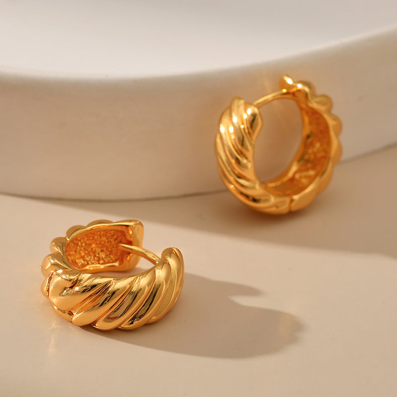 ✨ Twist Hoop Earrings – 18k Gold-Plated Hoops