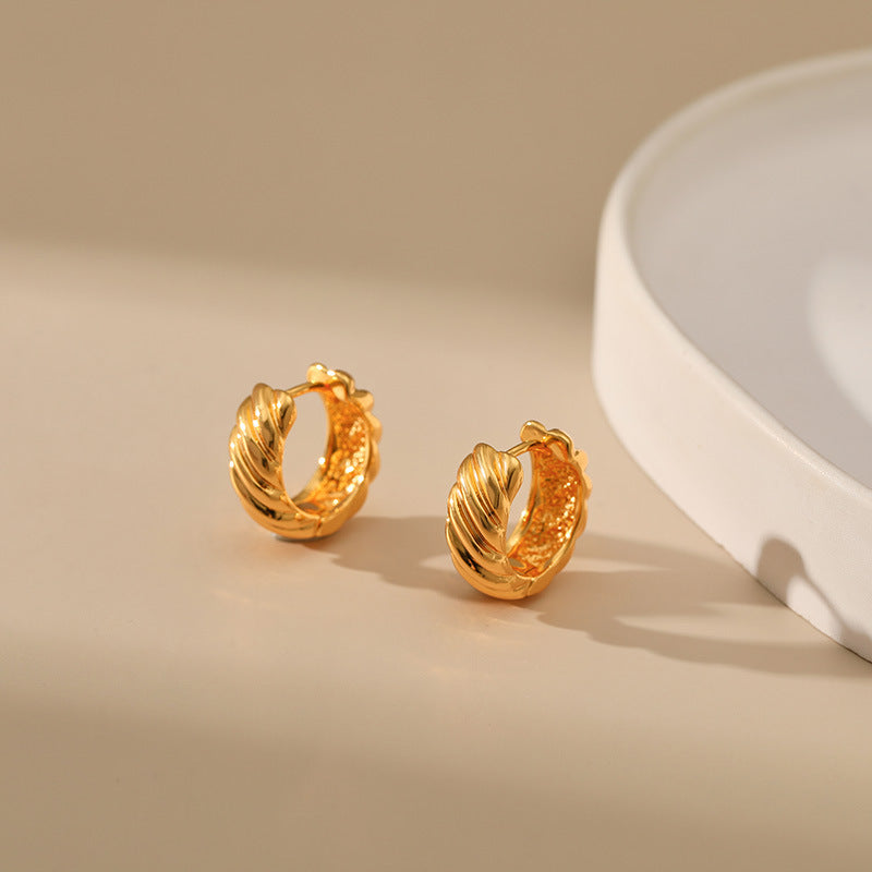✨ Twist Hoop Earrings – 18k Gold-Plated Hoops