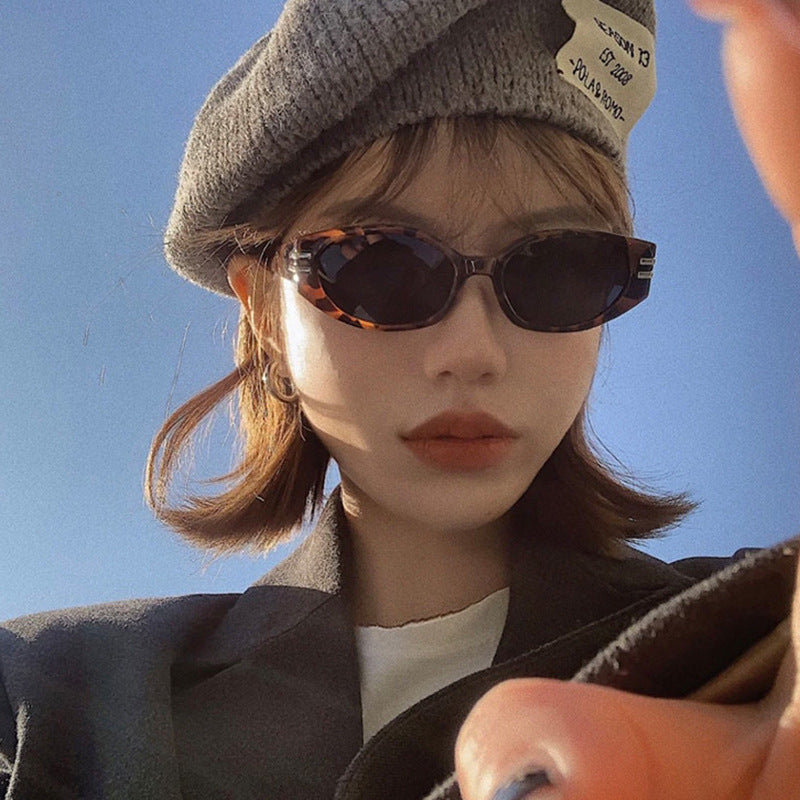 🖤 The Muse Oval Sunnies