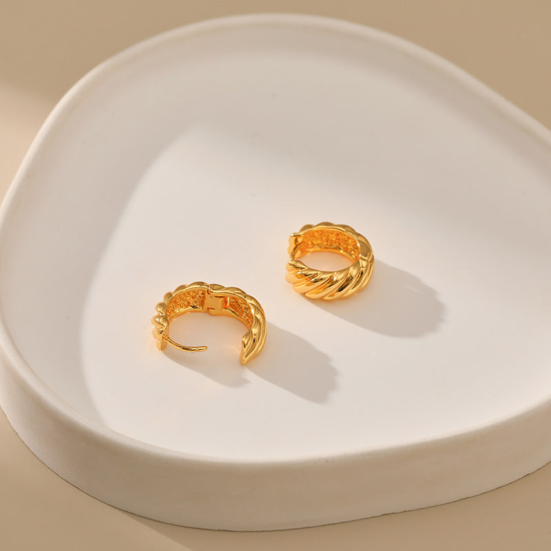 ✨ Twist Hoop Earrings – 18k Gold-Plated Hoops